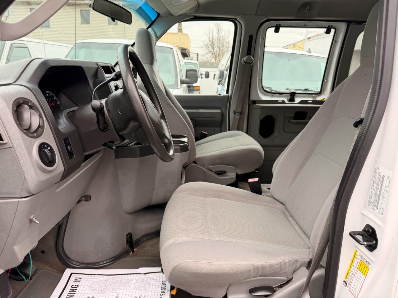 Ford Econoline E-350 XLT Super Duty Extended 2011