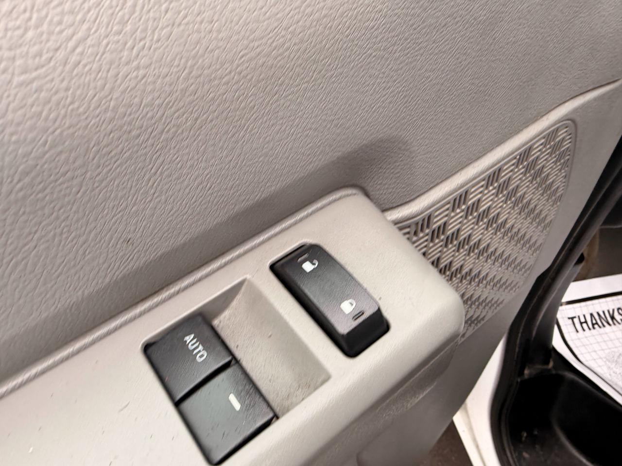 Ford Econoline E-350 XLT Super Duty Extended 2011