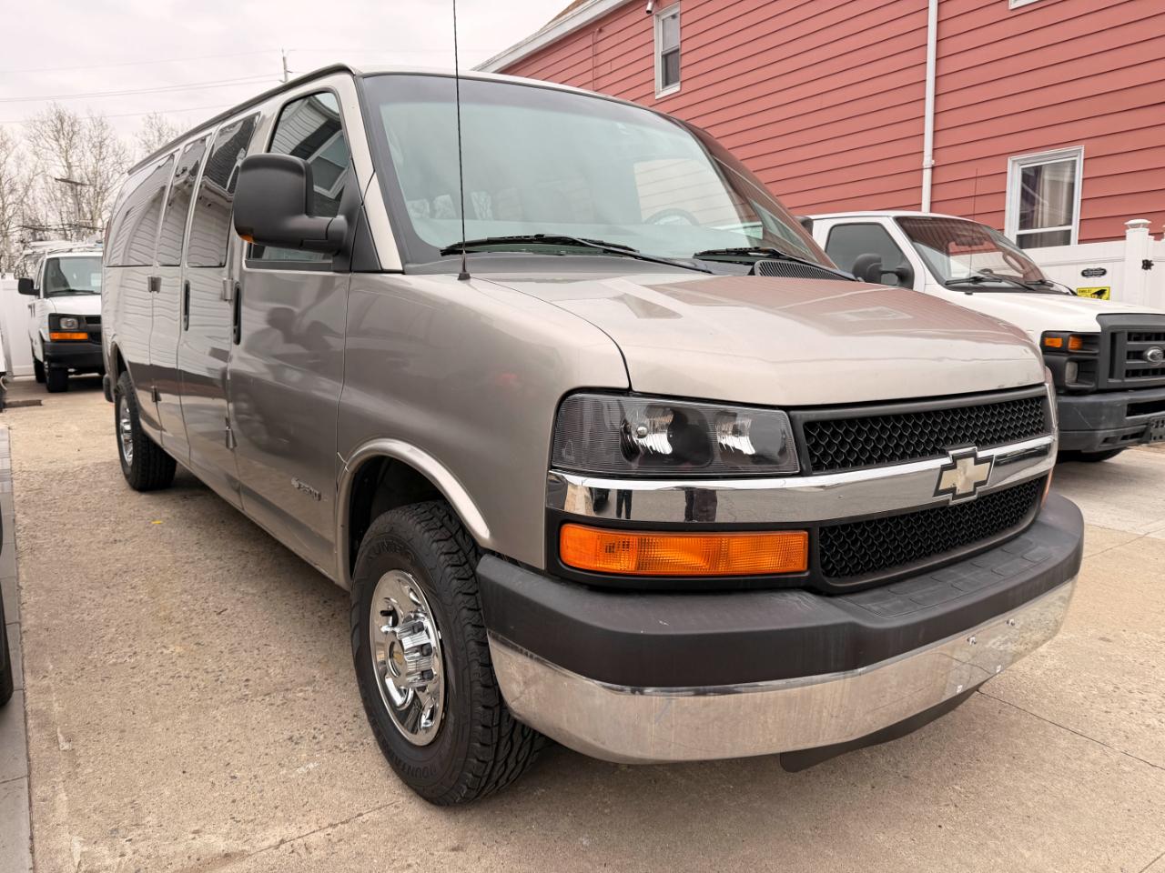 Chevrolet Express 3500 Extended 2004