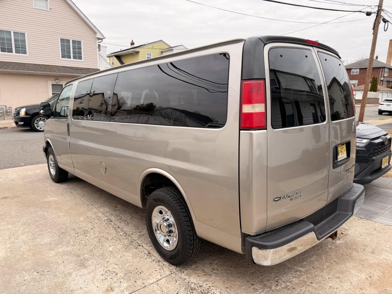 Chevrolet Express 3500 Extended 2004