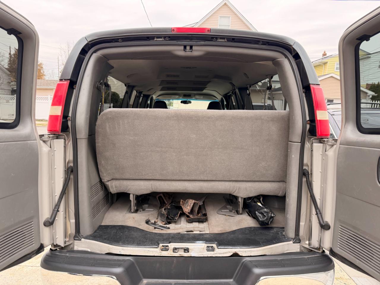 Chevrolet Express 3500 Extended 2004