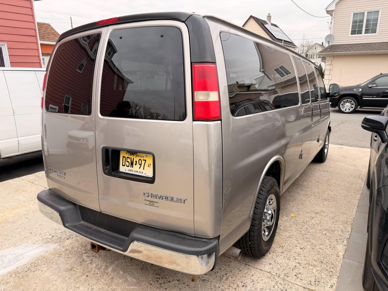 Chevrolet Express 3500 Extended 2004
