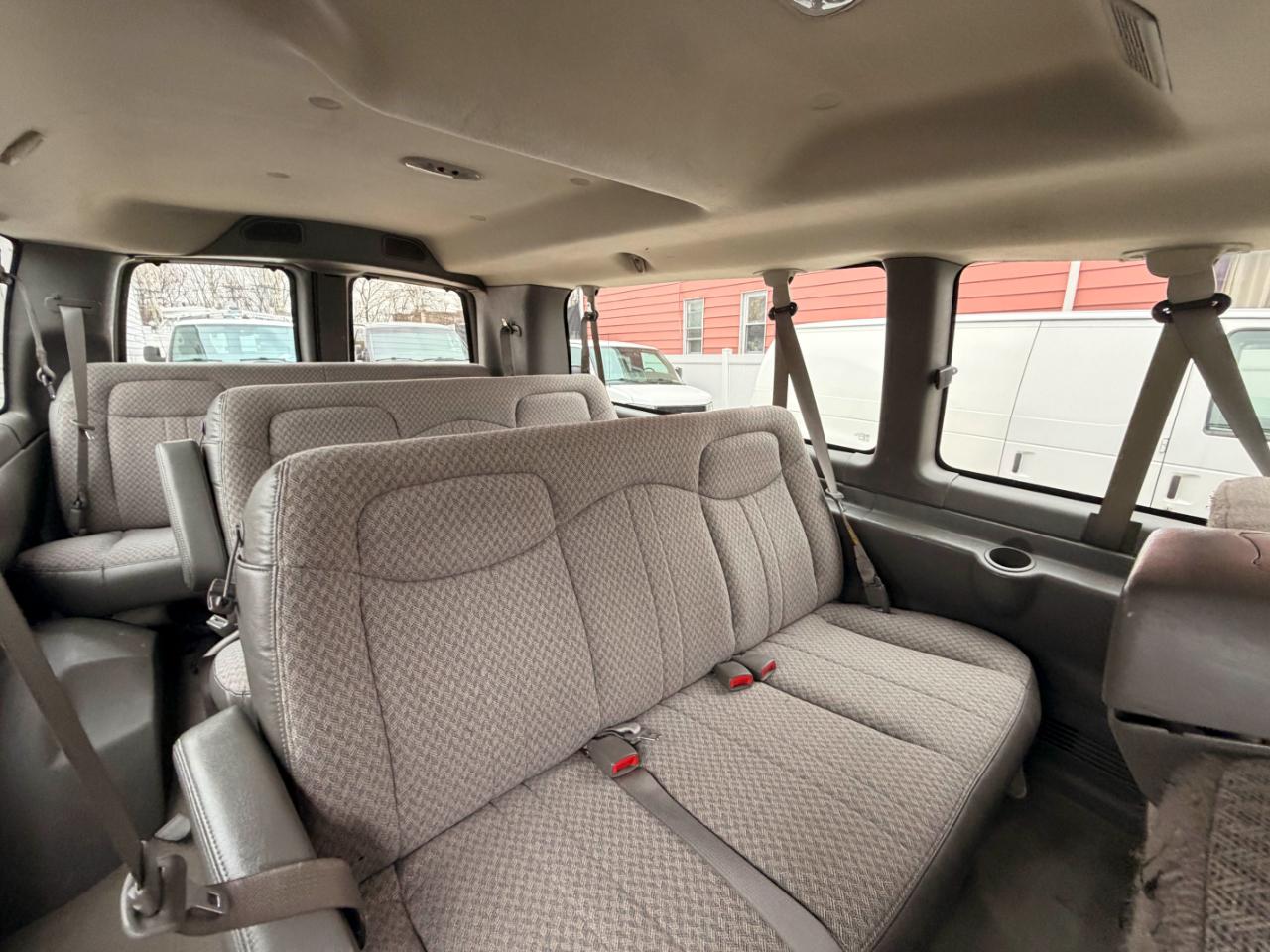 Chevrolet Express 3500 Extended 2004