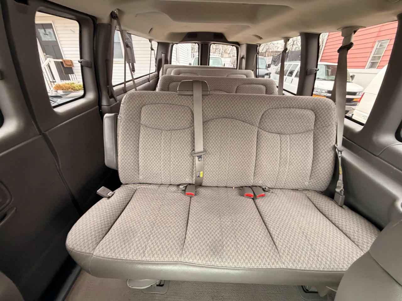 Chevrolet Express 3500 Extended 2004