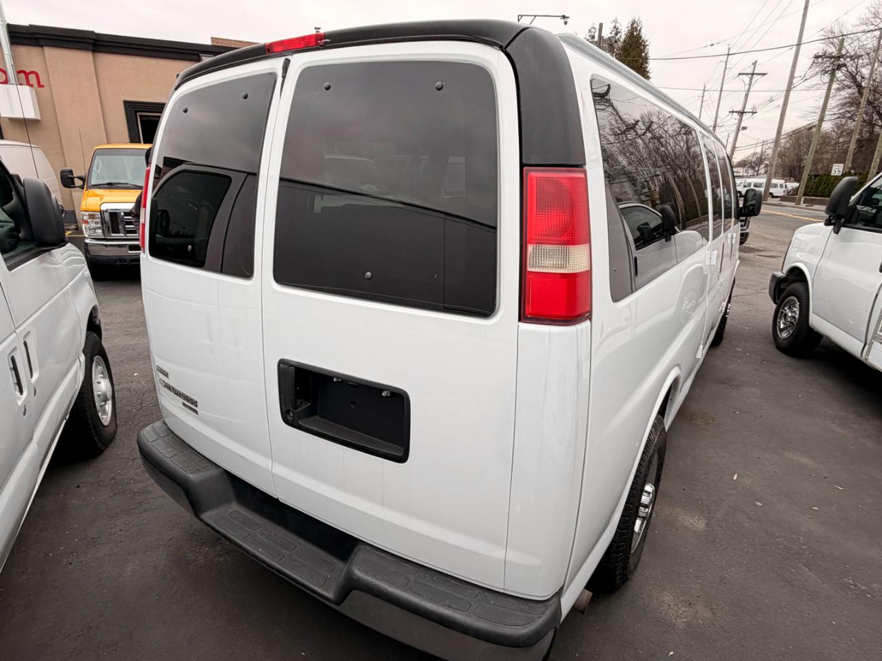 Chevrolet Express LT 3500 Extended 2011