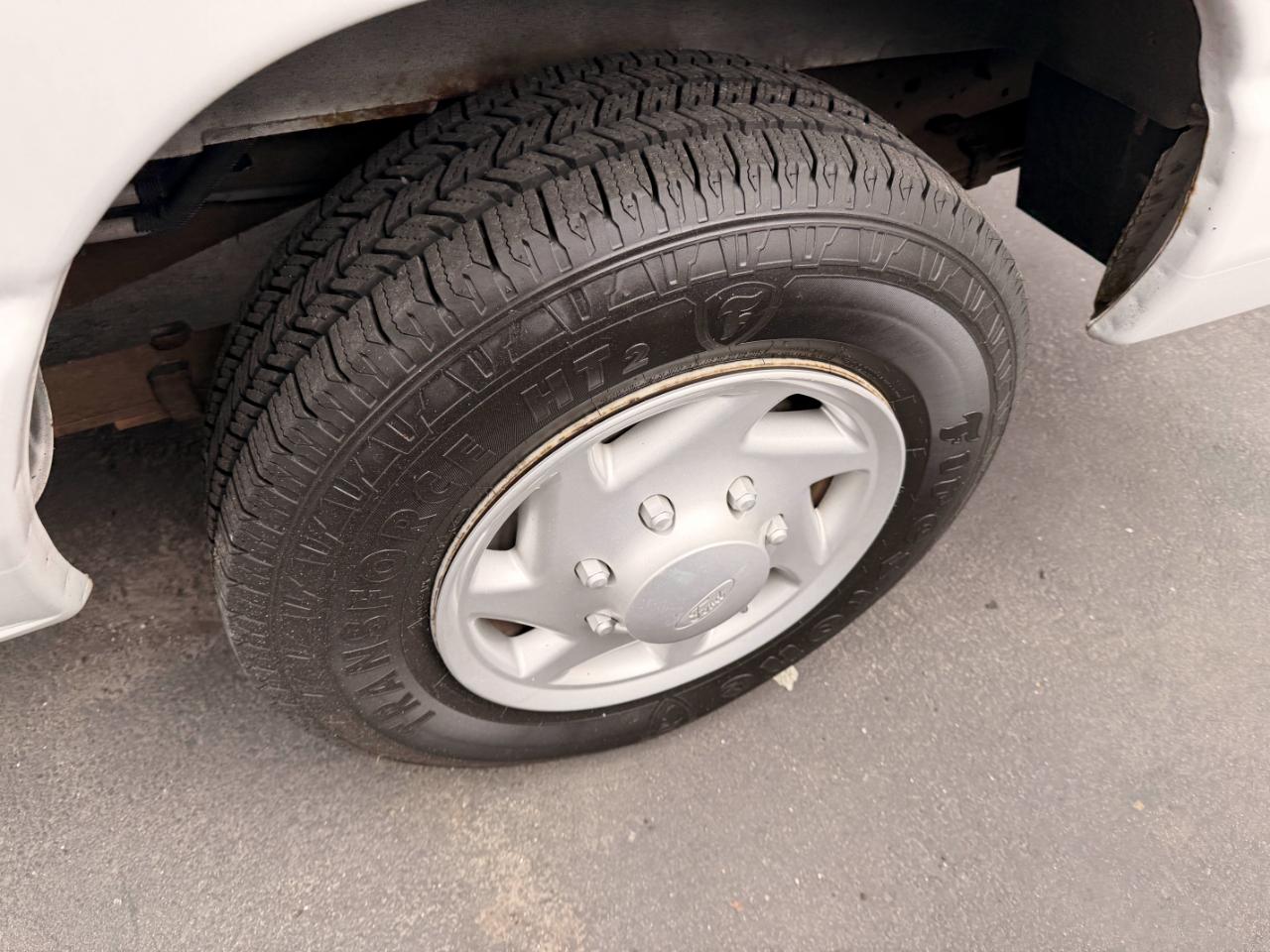 Ford Econoline E-150 XL 2008