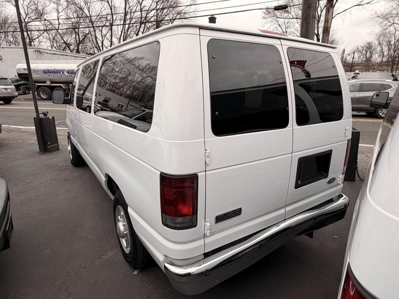 Ford Econoline E-150 XL 2008