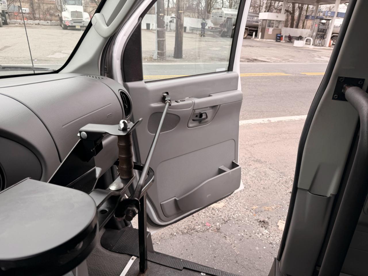 Ford Econoline E-150 XL 2008