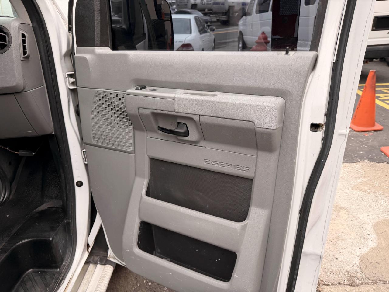 Ford Econoline E-250 2012