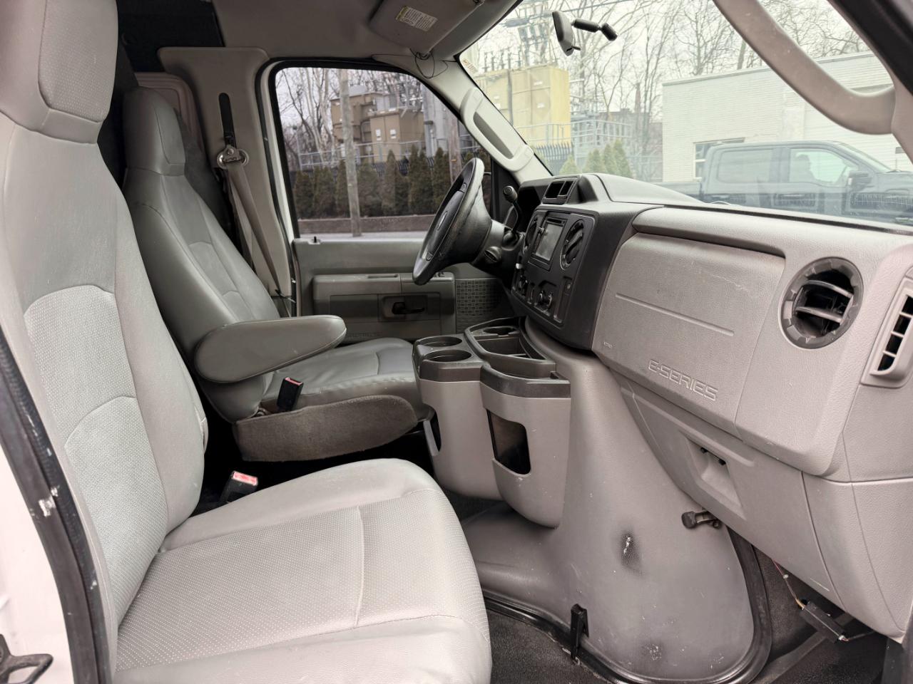 Ford Econoline E-250 2012