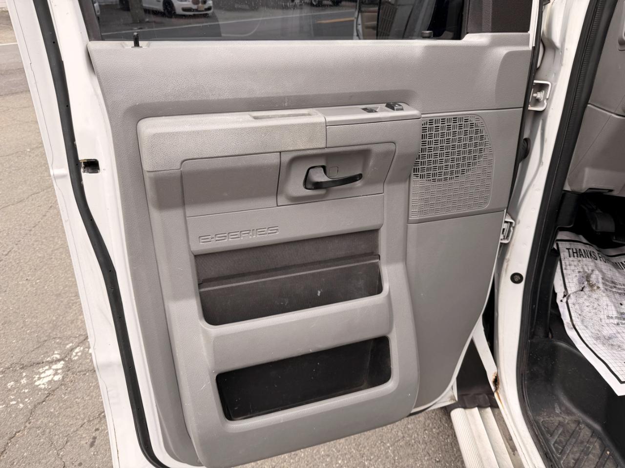 Ford Econoline E-250 2012