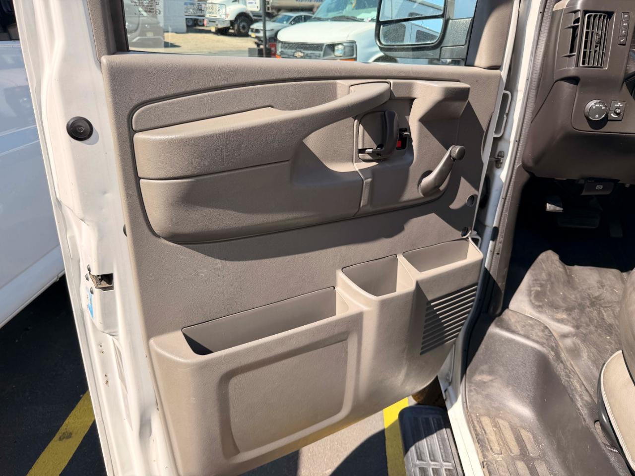 GMC Savana G2500 Cargo 2012