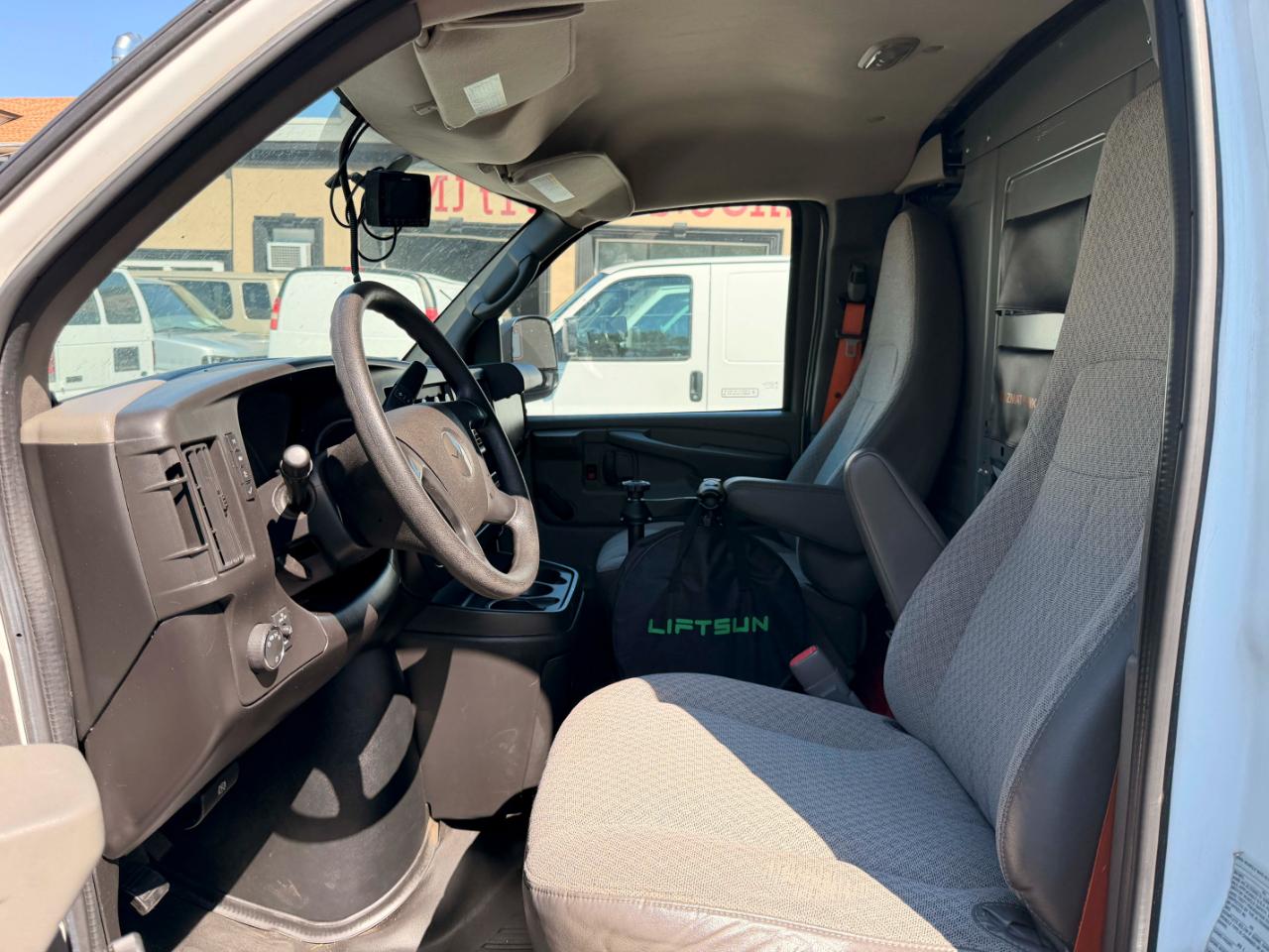 GMC Savana G2500 Cargo 2012