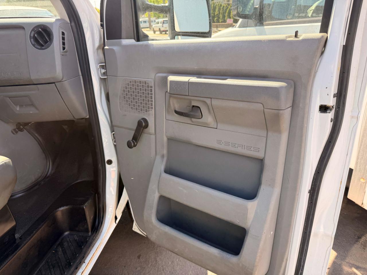 Ford Econoline E-250 2012