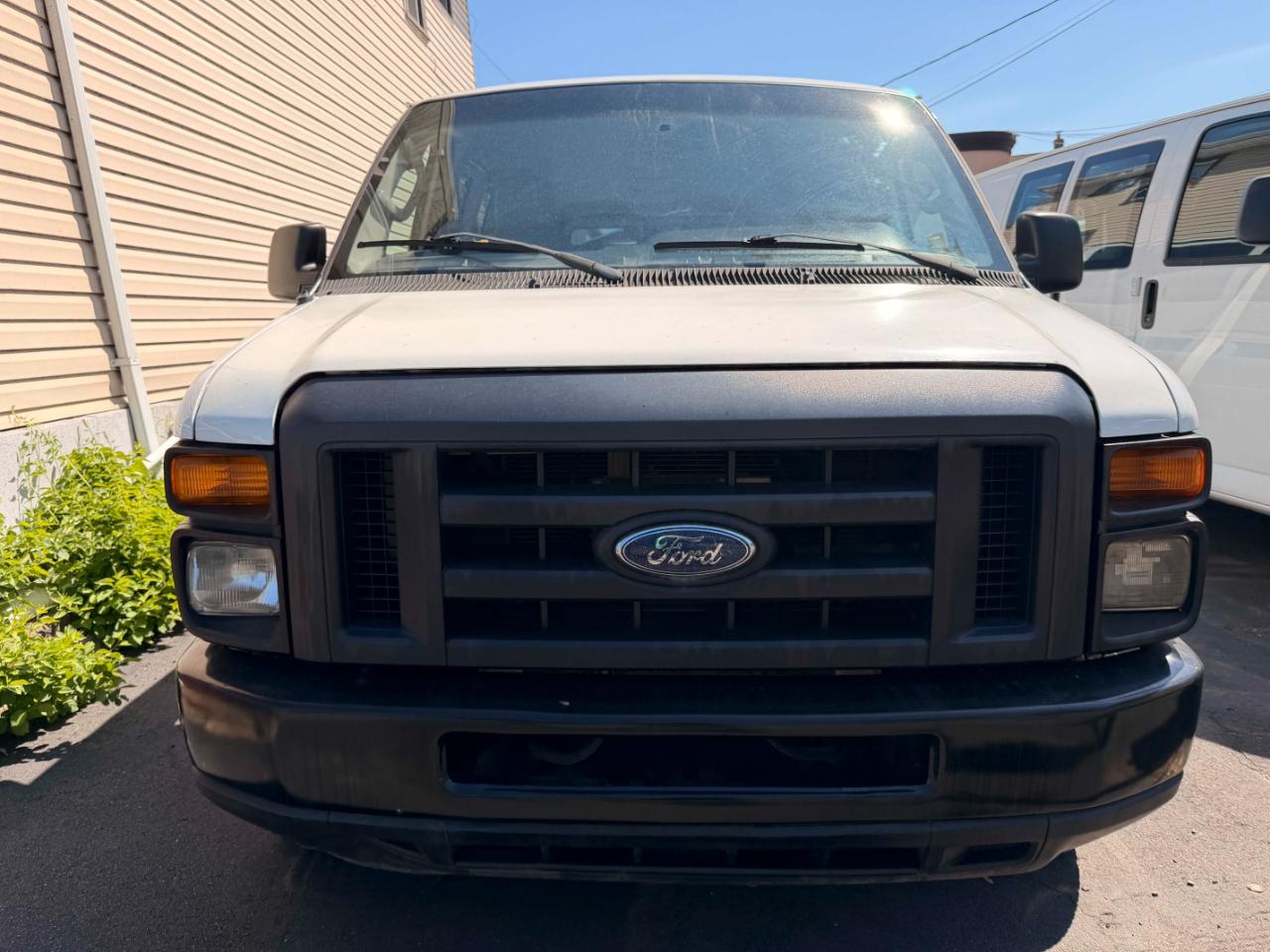 Ford Econoline E-350 XL Super Duty 2013