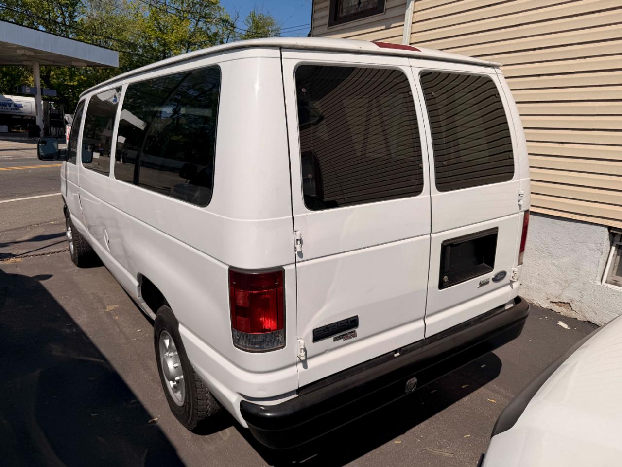 Ford Econoline E-350 XL Super Duty 2013