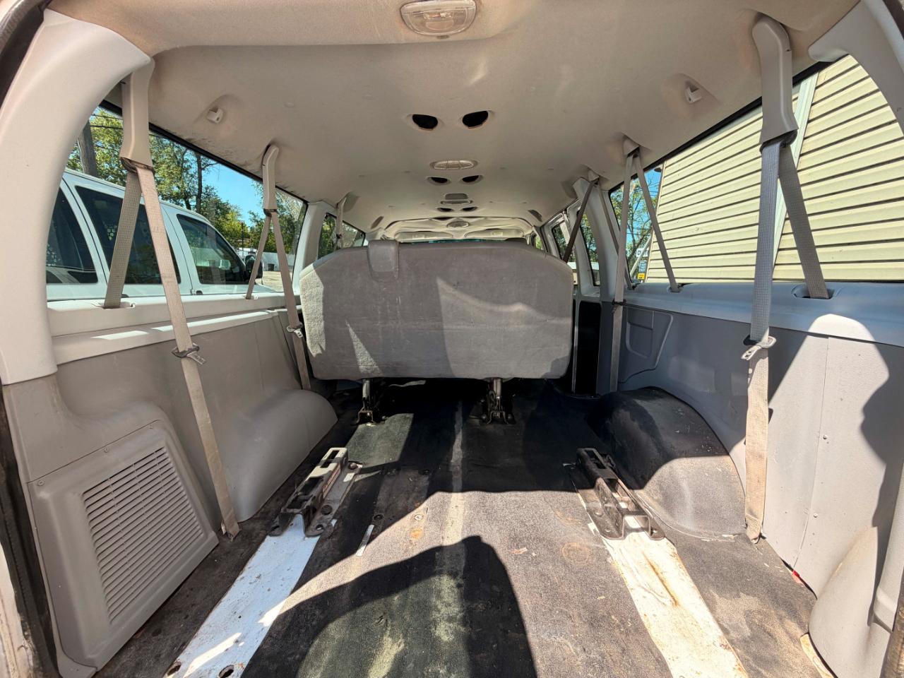 Ford Econoline E-350 XL Super Duty 2013