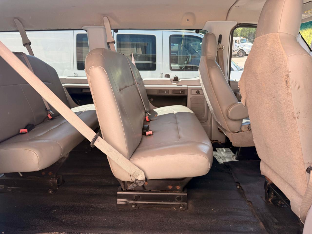 Ford Econoline E-350 XL Super Duty 2013