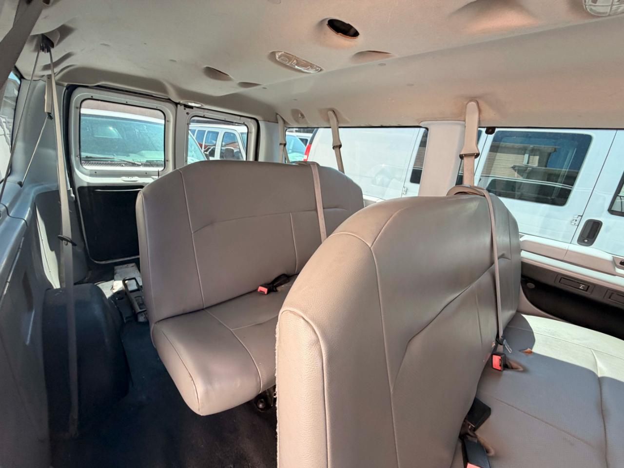 Ford Econoline E-350 XL Super Duty 2013