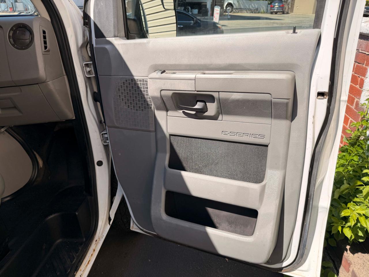 Ford Econoline E-350 XL Super Duty 2013