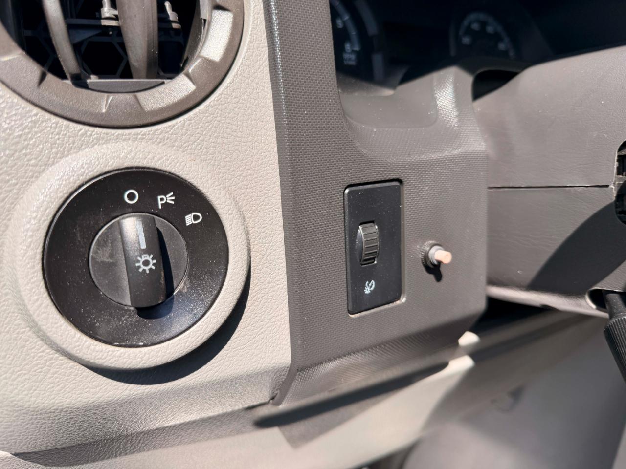 Ford Econoline E-350 XL Super Duty 2013