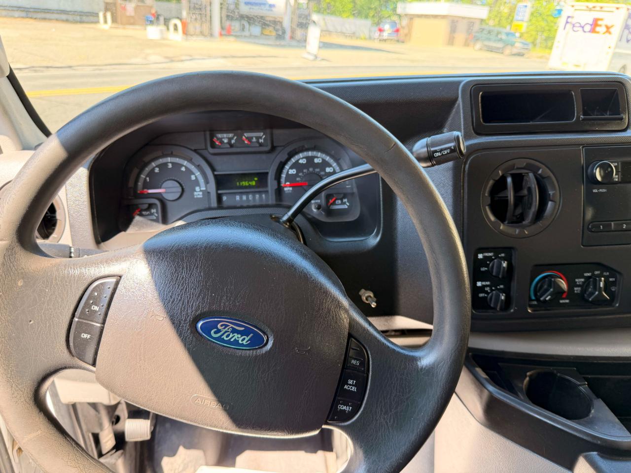 Ford Econoline E-350 XL Super Duty 2013