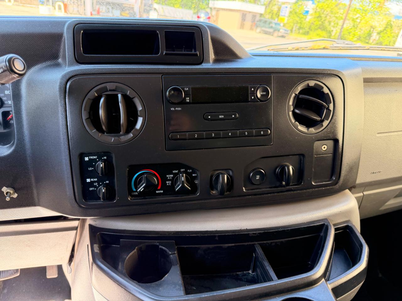 Ford Econoline E-350 XL Super Duty 2013