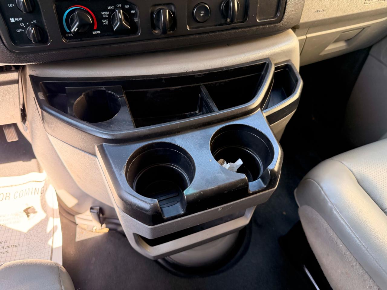 Ford Econoline E-350 XL Super Duty 2013