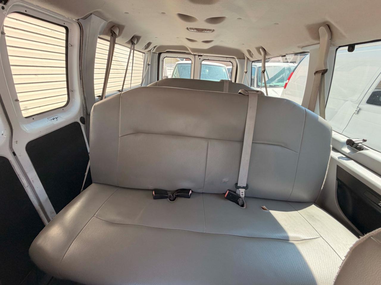 Ford Econoline E-350 XL Super Duty 2013