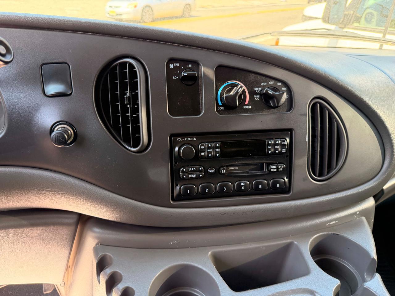 Ford Econoline E-250 2003