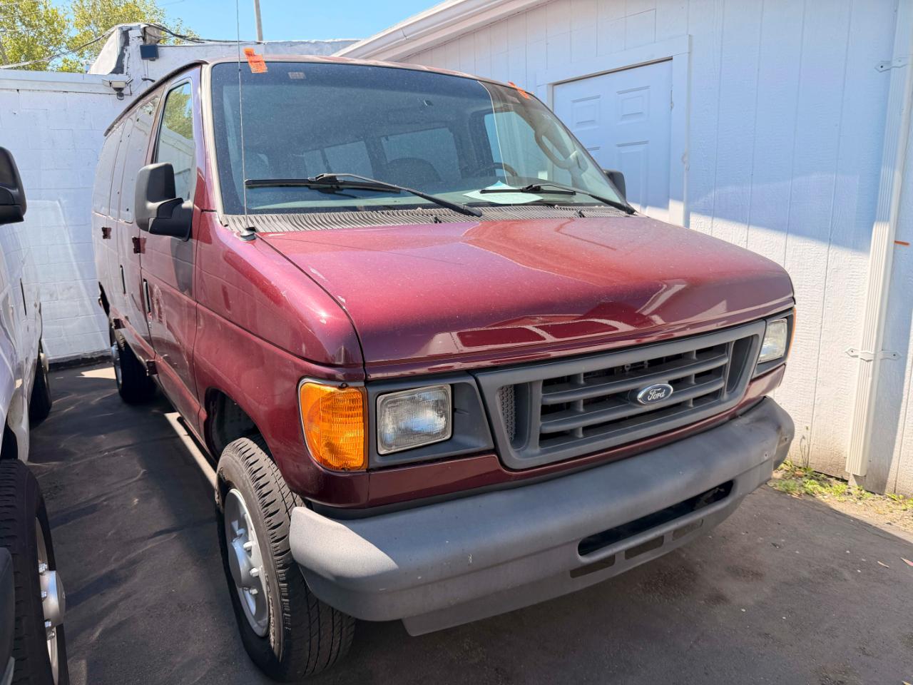 Ford Econoline E-350 XL Super Duty 2004