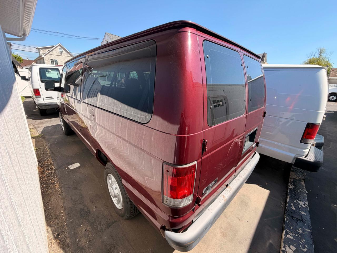 Ford Econoline E-350 XL Super Duty 2004