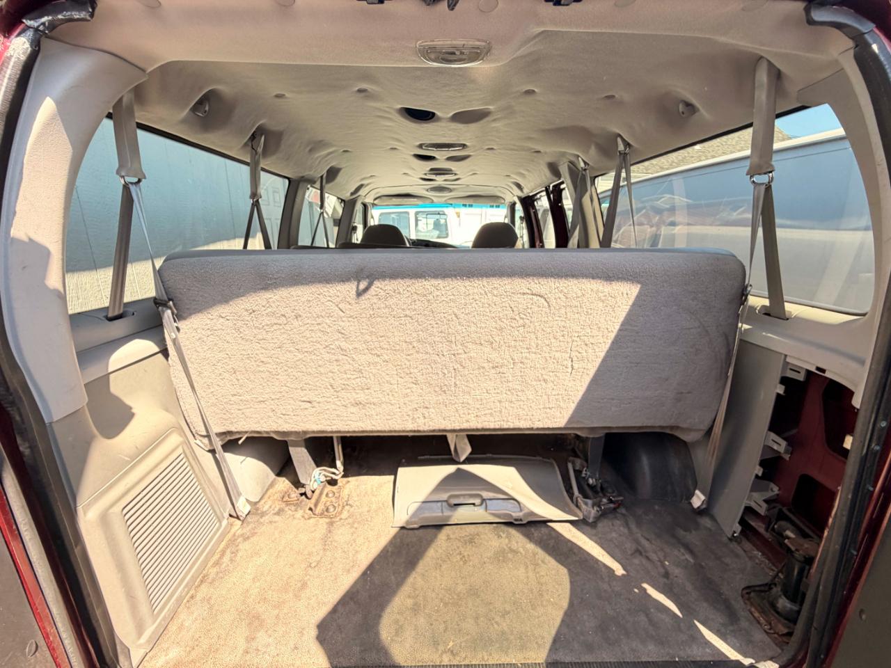 Ford Econoline E-350 XL Super Duty 2004