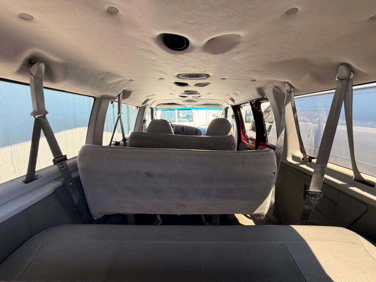 Ford Econoline E-350 XL Super Duty 2004