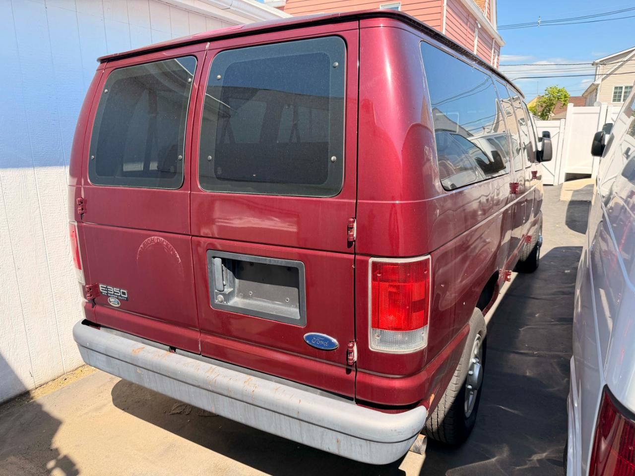 Ford Econoline E-350 XL Super Duty 2004