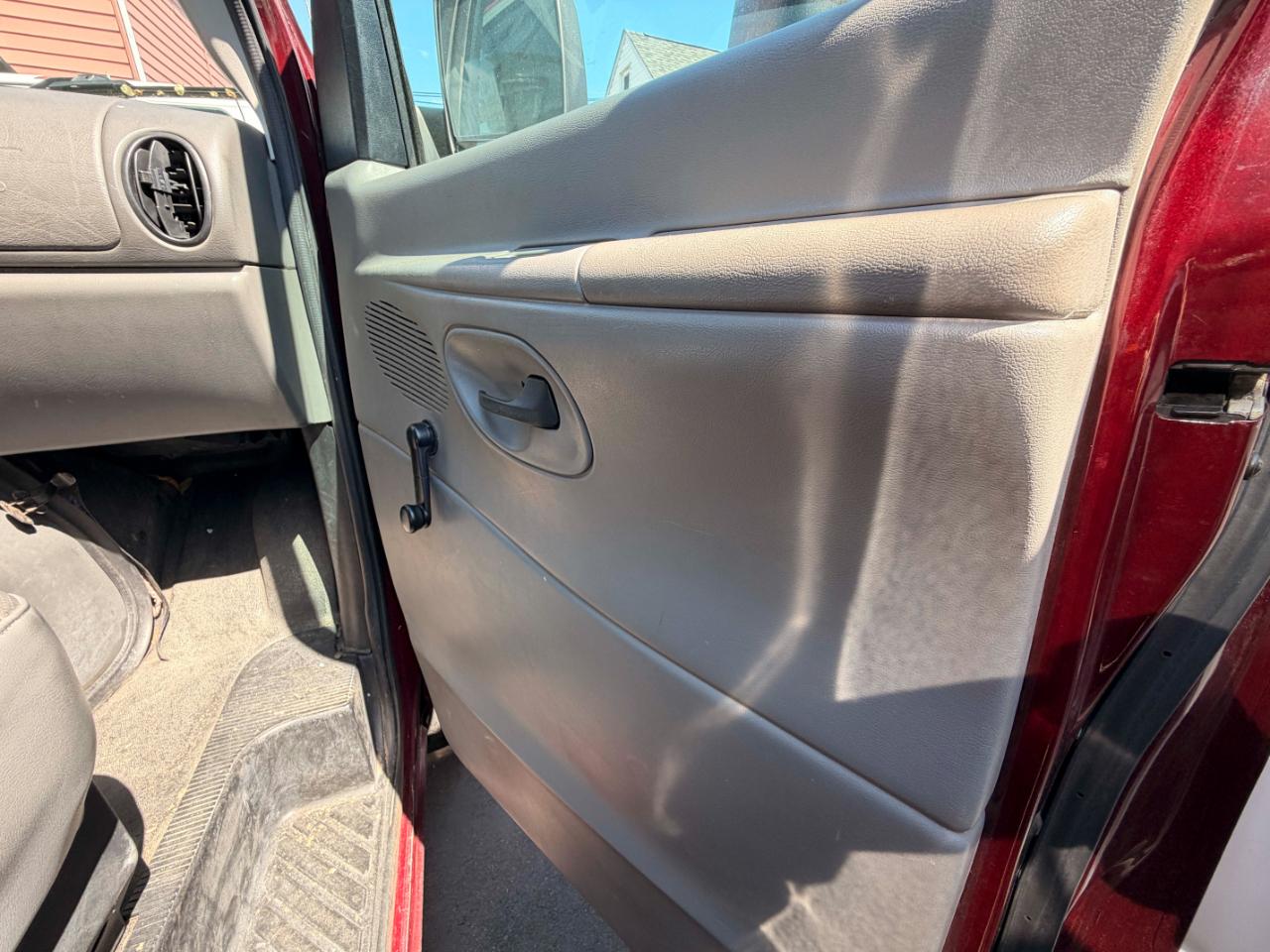 Ford Econoline E-350 XL Super Duty 2004