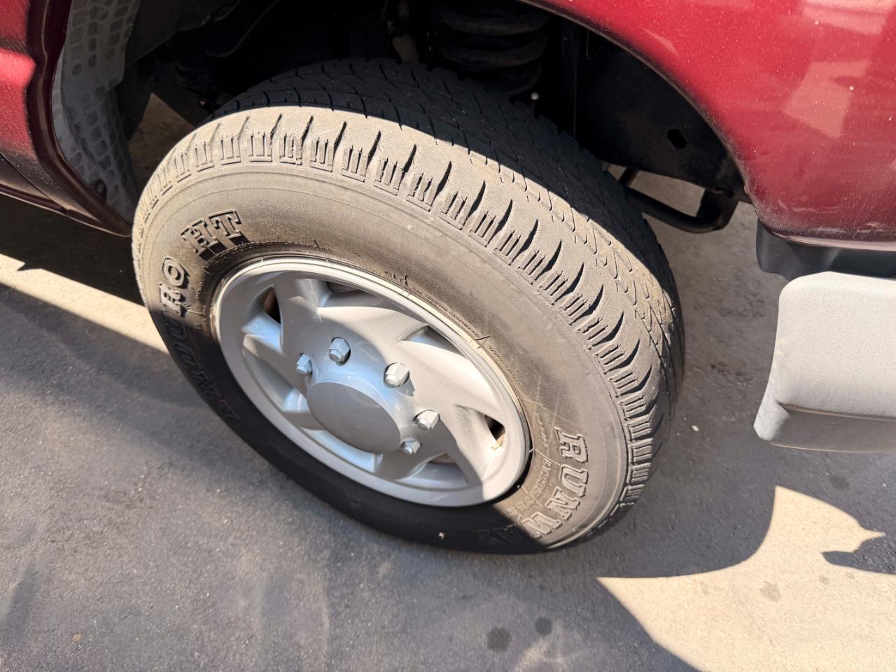 Ford Econoline E-350 XL Super Duty 2004