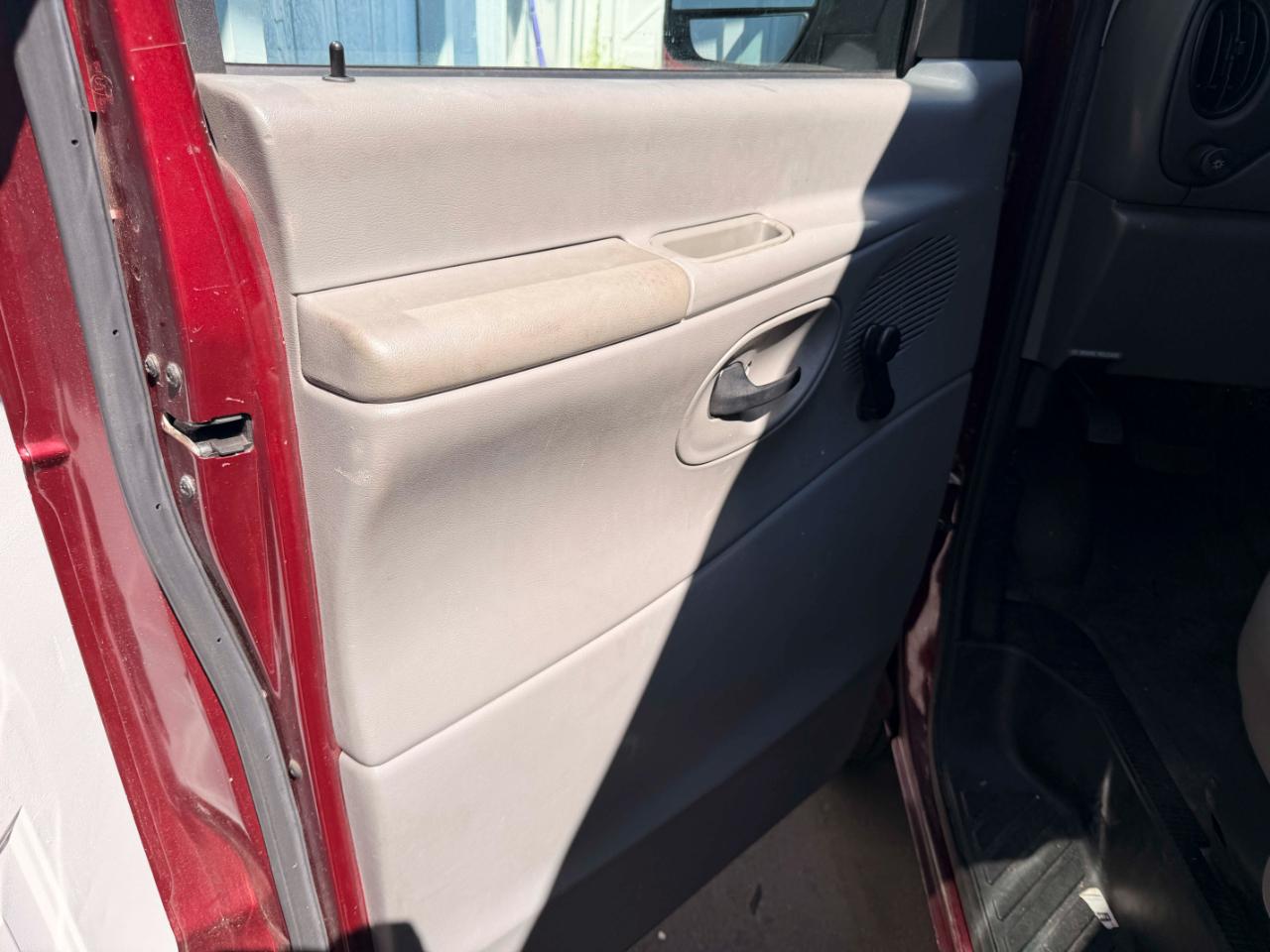 Ford Econoline E-350 XL Super Duty 2004