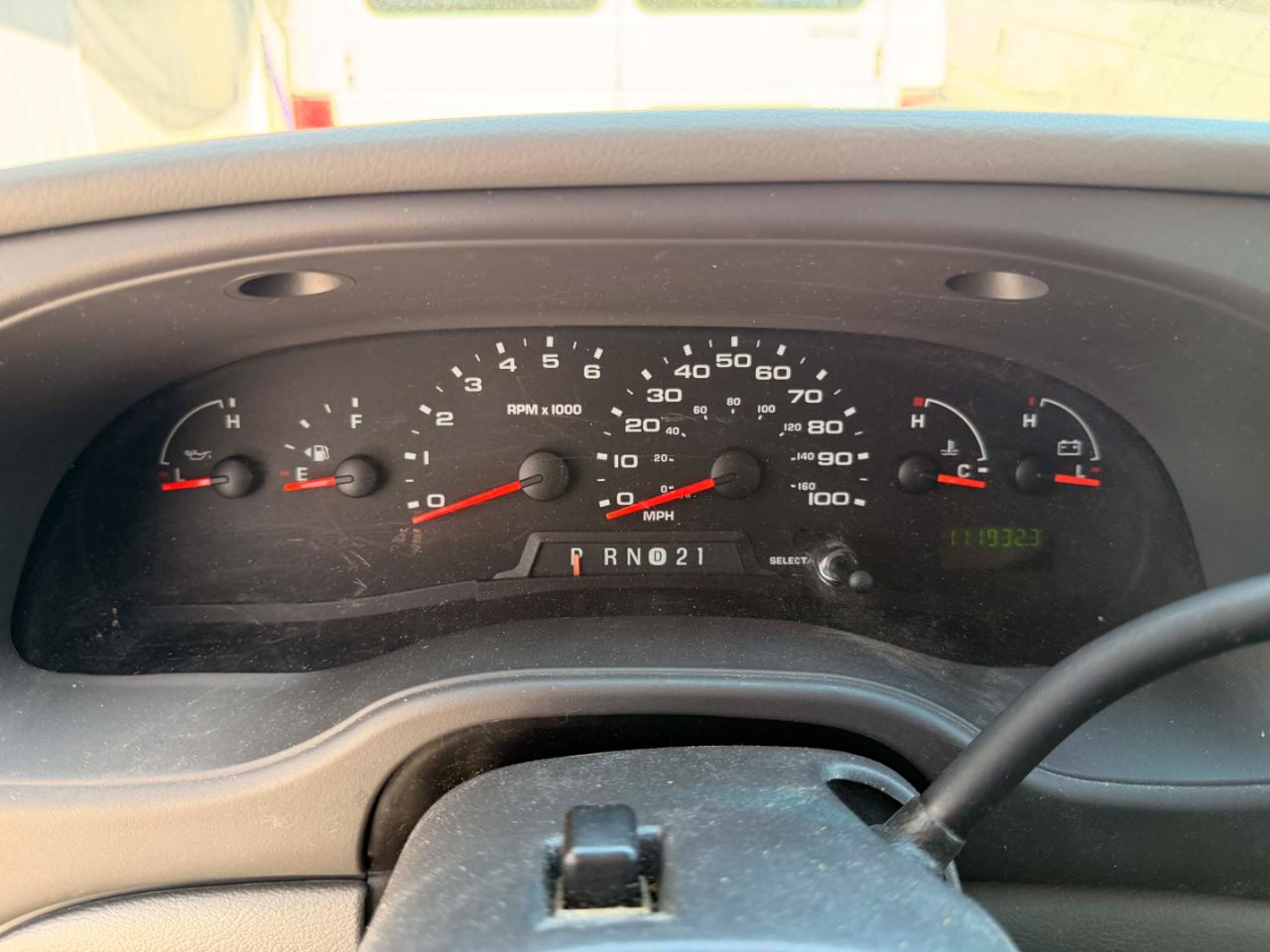 Ford Econoline E-350 XL Super Duty 2004