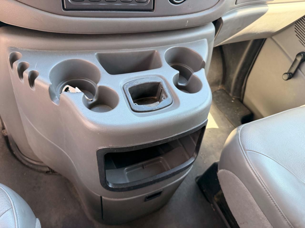 Ford Econoline E-350 XL Super Duty 2004