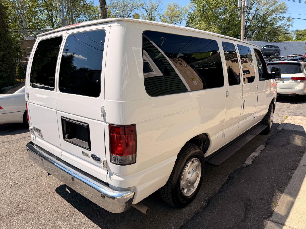 Ford Econoline E-150 XL 2012