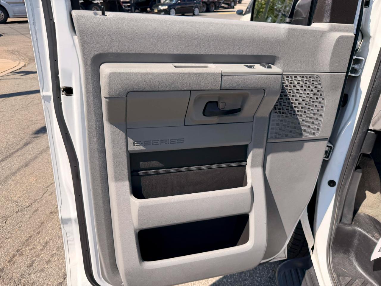 Ford Econoline E-150 XL 2012