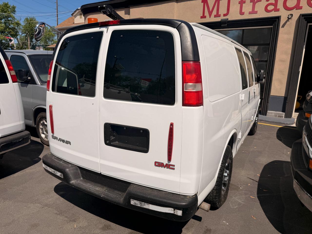 GMC Savana G3500 Cargo 2012
