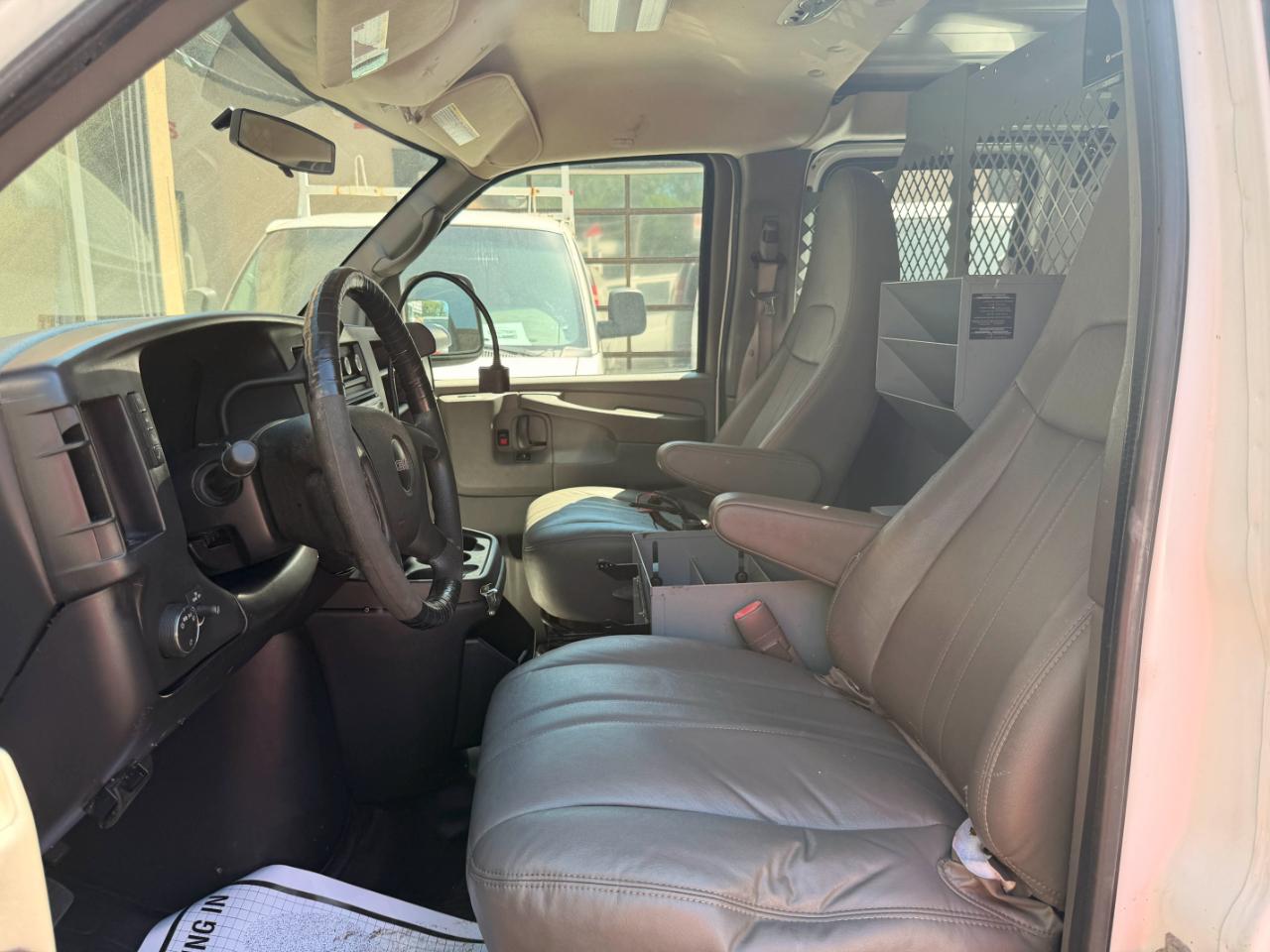 GMC Savana G3500 Cargo 2012