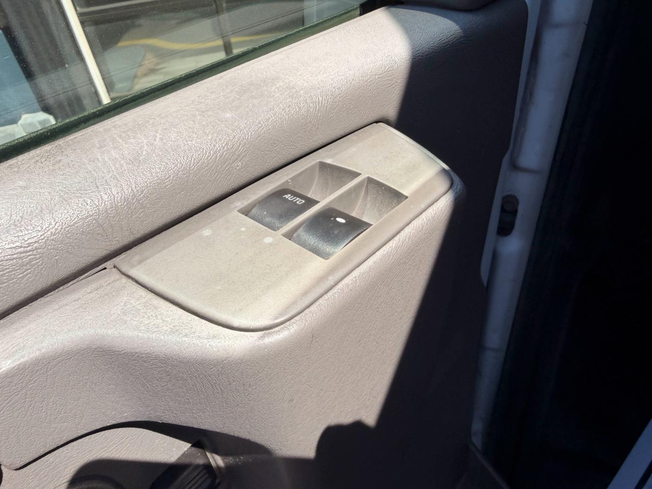 GMC Savana G3500 Cargo 2012