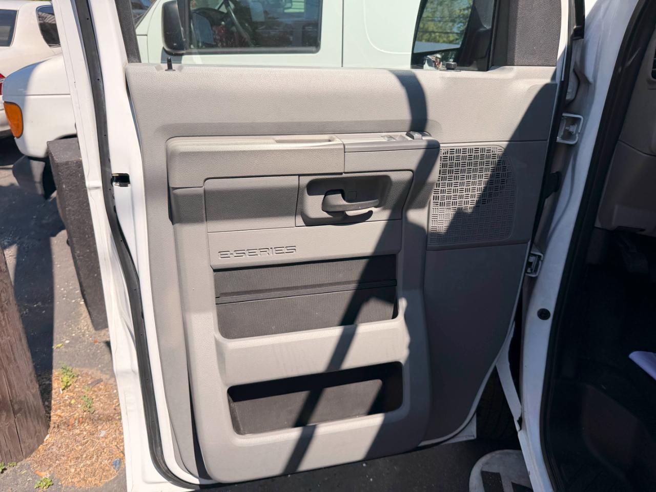 Ford Econoline E-250 2014