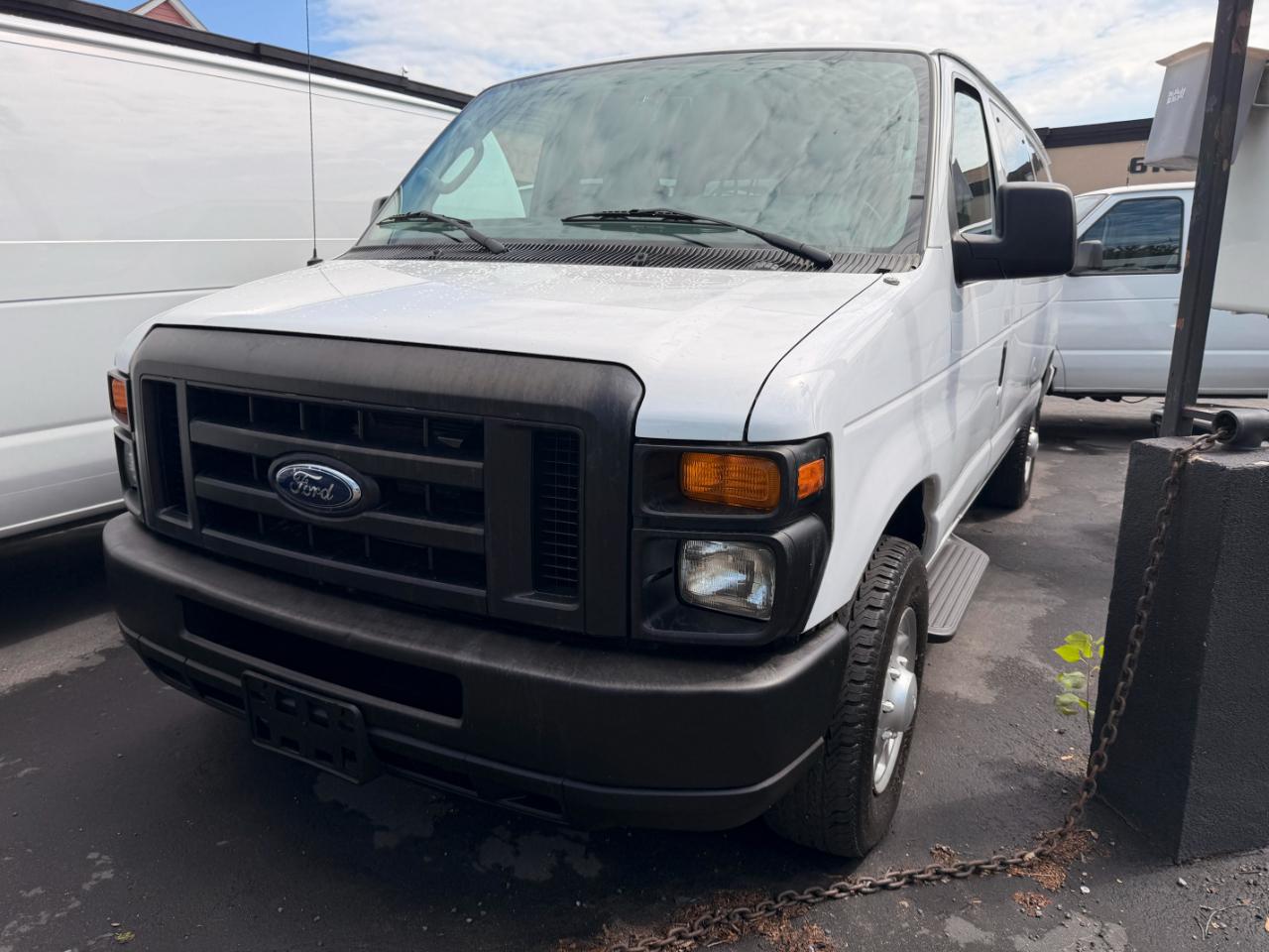 Ford Econoline E-350 XLT Super Duty Extended 2011