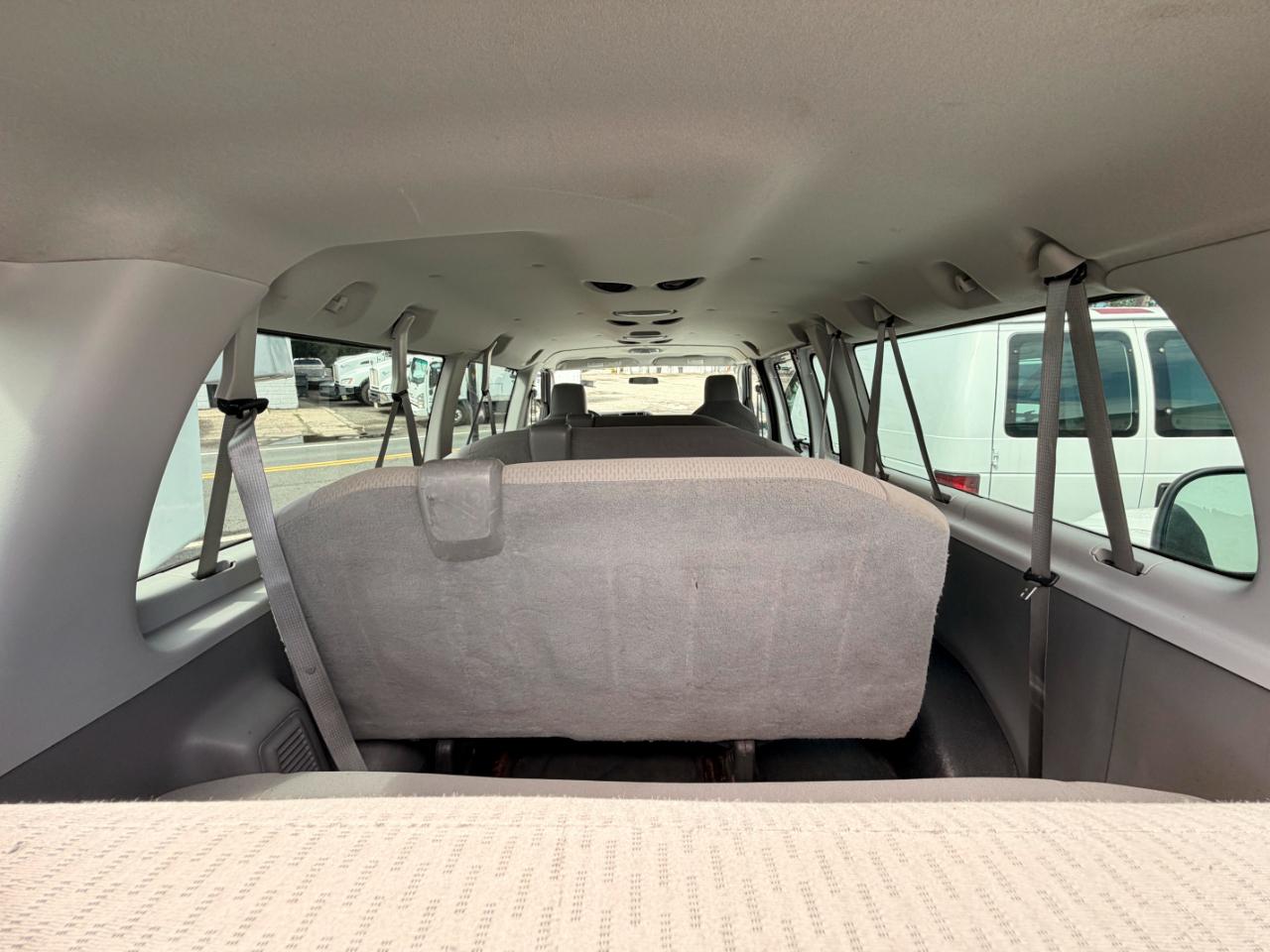 Ford Econoline E-350 XLT Super Duty Extended 2011