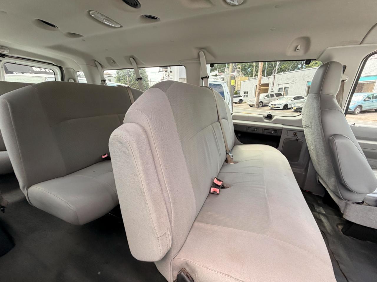 Ford Econoline E-350 XLT Super Duty Extended 2011