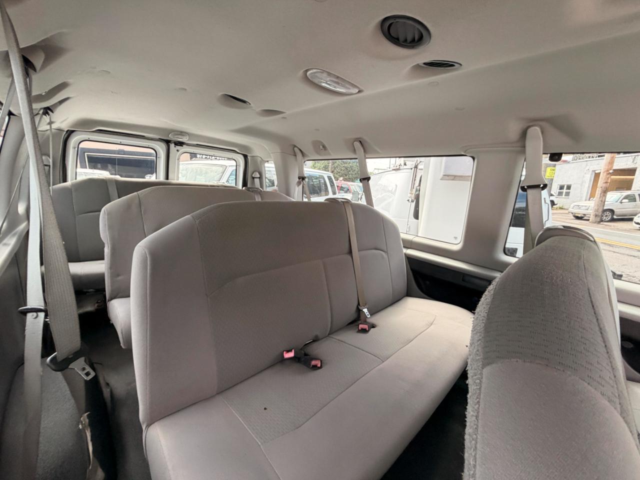 Ford Econoline E-350 XLT Super Duty Extended 2011
